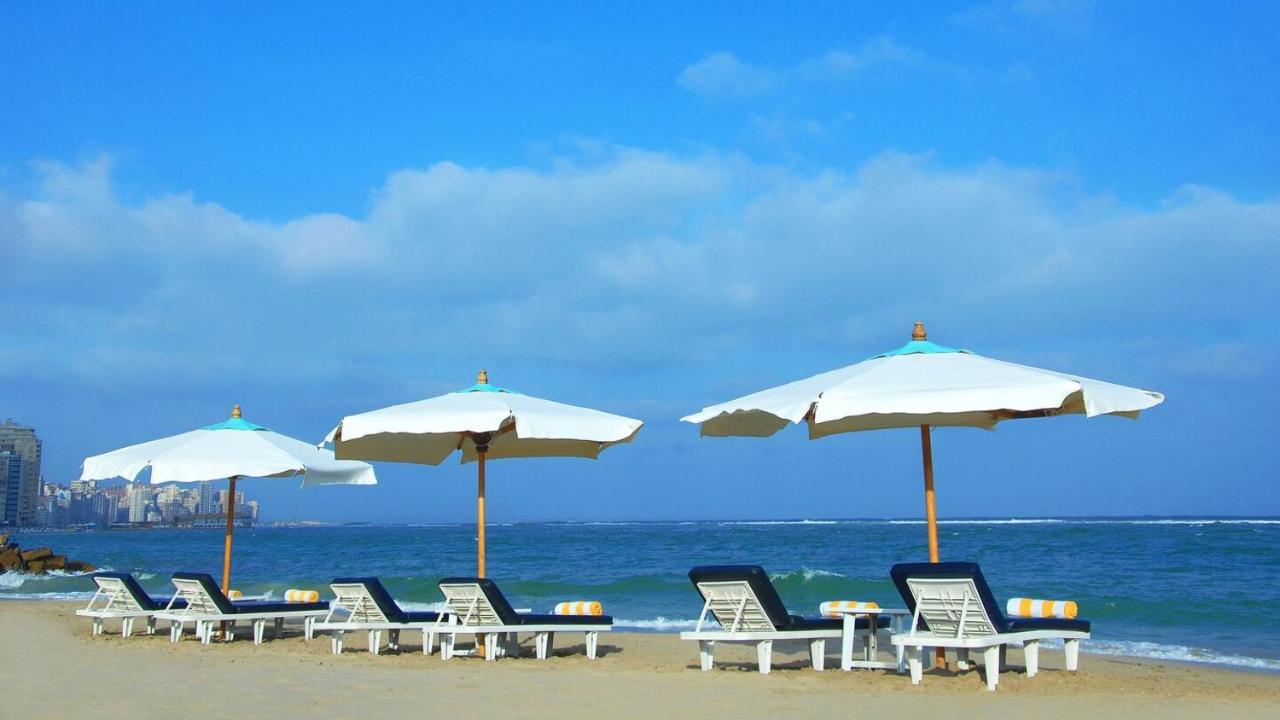 Апартаменты Sea & Garden View At Al-Muntazh Towers - إطلاله علي البحر و حدائق قصر المنتزه Александрия Экстерьер фото