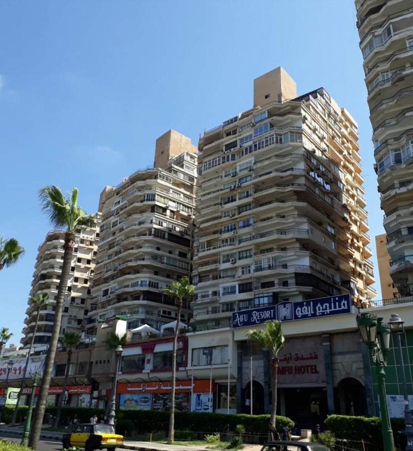 Апартаменты Sea & Garden View At Al-Muntazh Towers - إطلاله علي البحر و حدائق قصر المنتزه Александрия Экстерьер фото