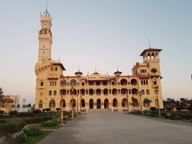 Апартаменты Sea & Garden View At Al-Muntazh Towers - إطلاله علي البحر و حدائق قصر المنتزه Александрия Экстерьер фото